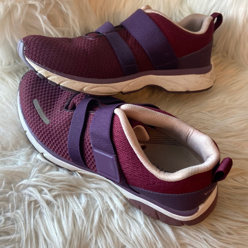 Vionic Women’s shoes. Size 8.5. Plum colors. 1st RAY technology. Comfort/support